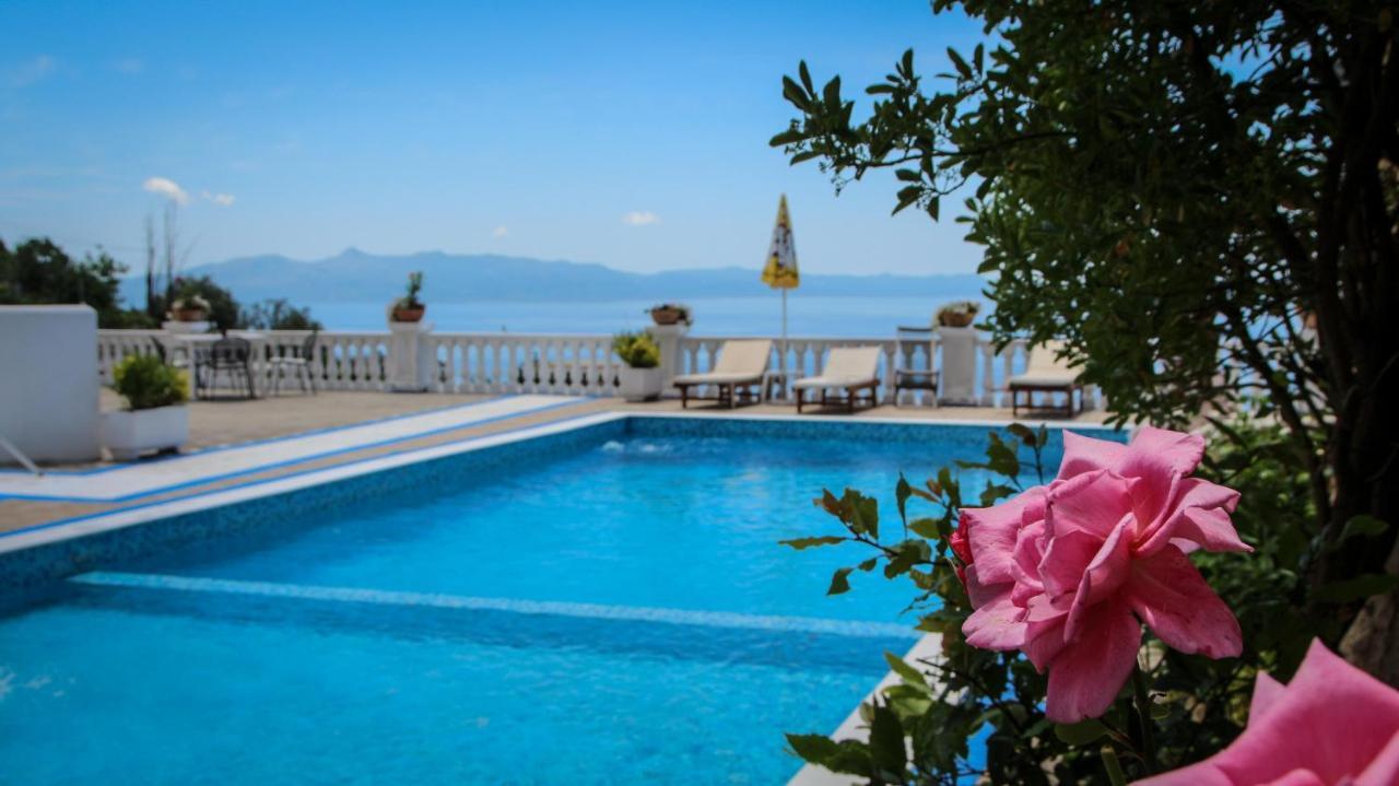 Paradise Lukova Hotel Εξωτερικό φωτογραφία