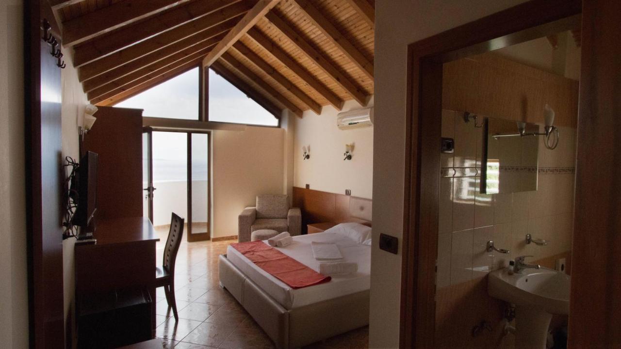 Paradise Lukova Hotel Εξωτερικό φωτογραφία