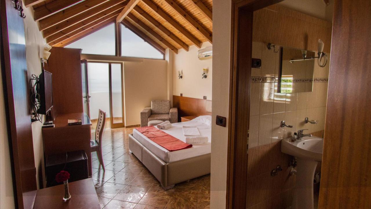 Paradise Lukova Hotel Εξωτερικό φωτογραφία