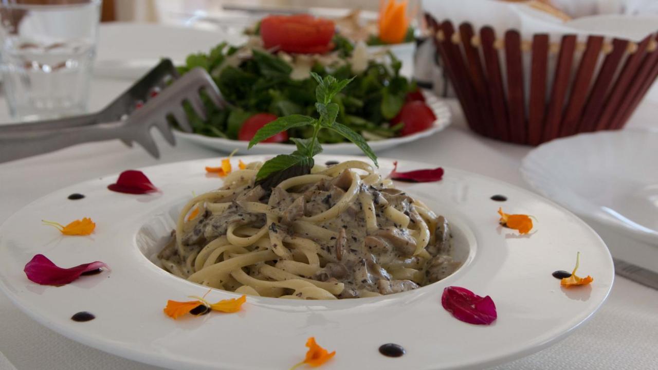 Paradise Lukova Hotel Εξωτερικό φωτογραφία