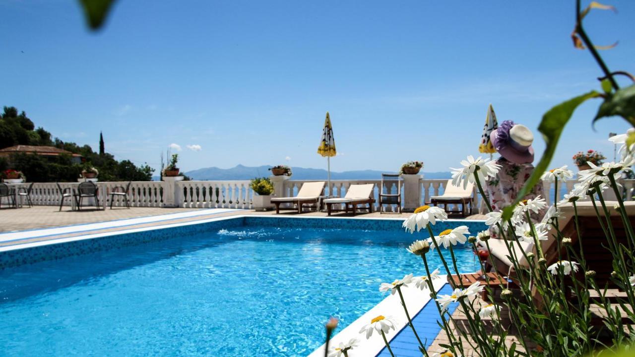 Paradise Lukova Hotel Εξωτερικό φωτογραφία