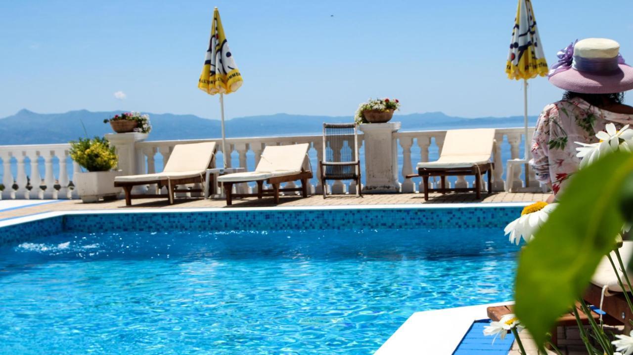 Paradise Lukova Hotel Εξωτερικό φωτογραφία