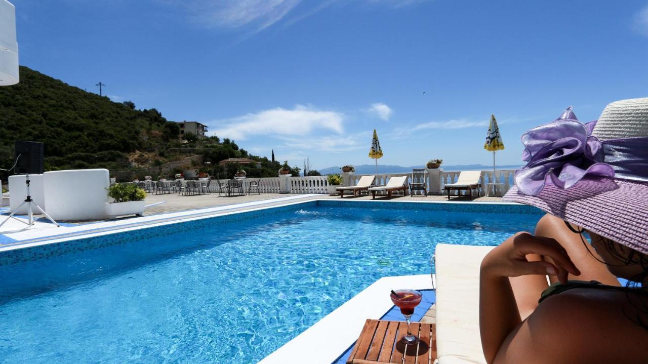 Paradise Lukova Hotel Εξωτερικό φωτογραφία