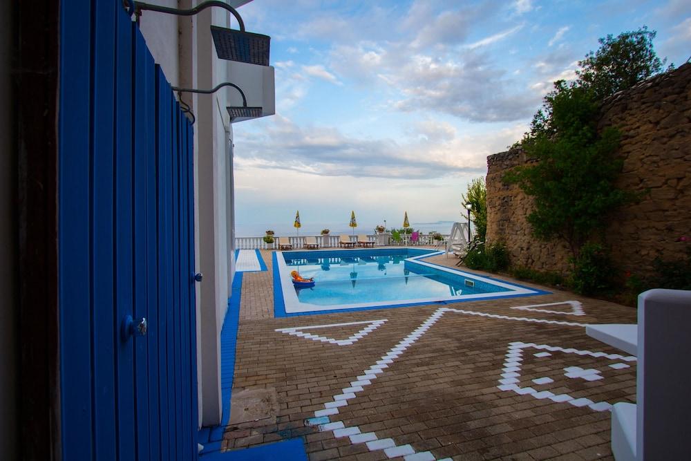 Paradise Lukova Hotel Εξωτερικό φωτογραφία