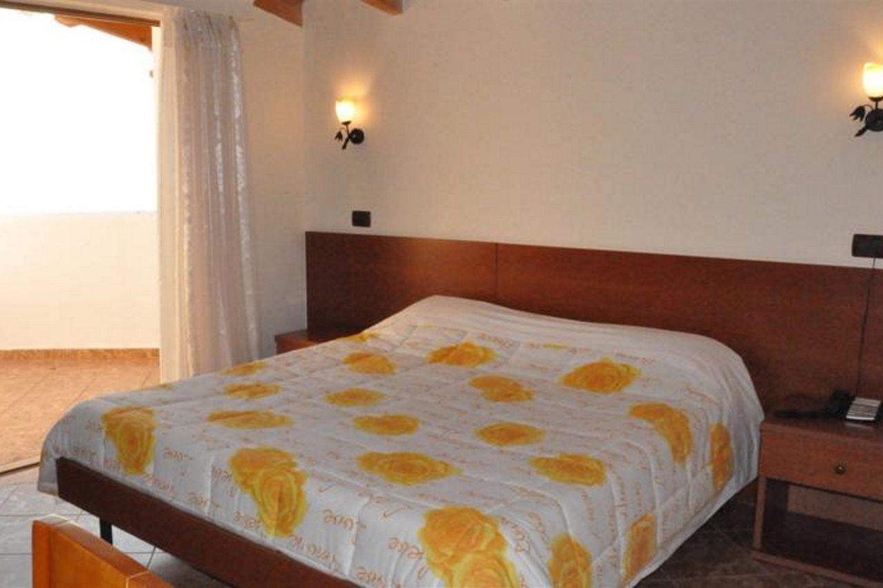 Paradise Lukova Hotel Εξωτερικό φωτογραφία